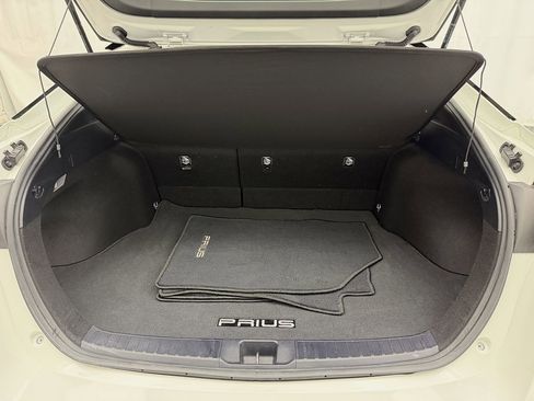 Used 2018 Toyota Prius Three Touring w/ Appearance Package FWD image 26