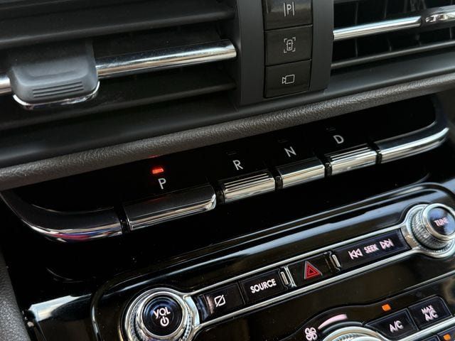 Used 2022 Lincoln Corsair AWD w/ Premium Package image 18
