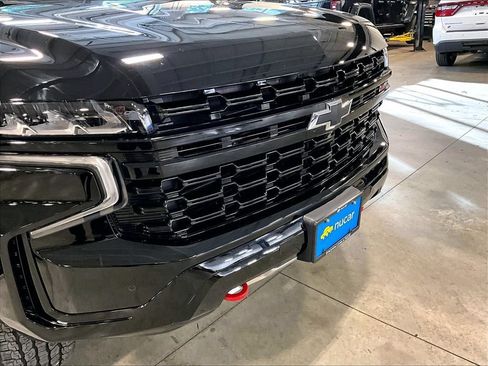 Used 2023 Chevrolet Tahoe Z71 w/ Luxury Package AWD/4WD image 33