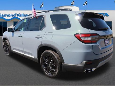 New 2025 Honda Pilot Touring image 4