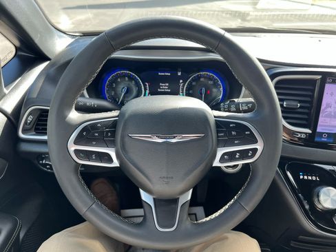 Used 2025 Chrysler Pacifica Select FWD image 17