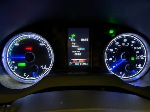 Used 2021 Toyota Venza LE image 9