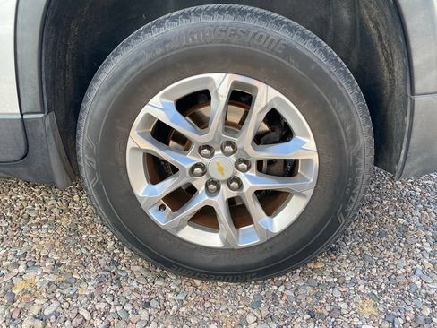 Used 2018 Chevrolet Traverse LT FWD image 3
