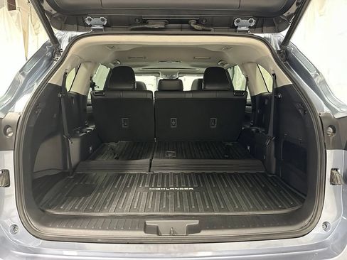 Used 2020 Toyota Highlander XLE AWD/4WD image 50
