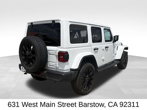 Used 2025 Jeep Wrangler Unlimited Sahara AWD/4WD image 4