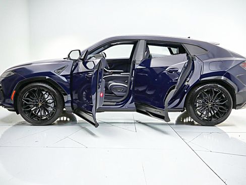 Used 2025 Lamborghini Urus SE AWD/4WD image 4