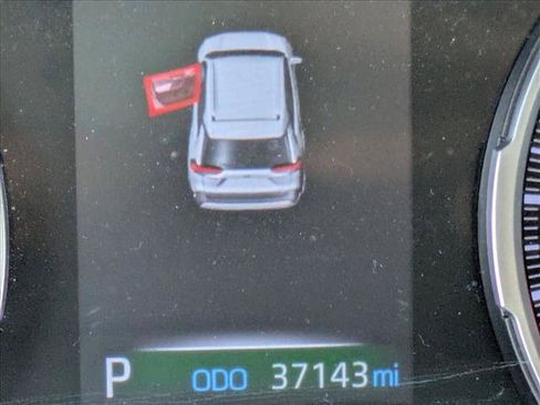 Used 2021 Toyota RAV4 XLE FWD image 10