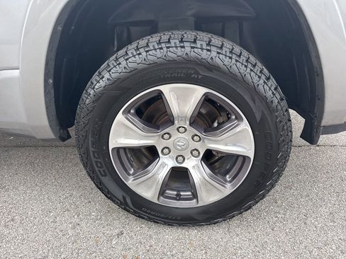 Used 2019 RAM 1500 Laramie image 9