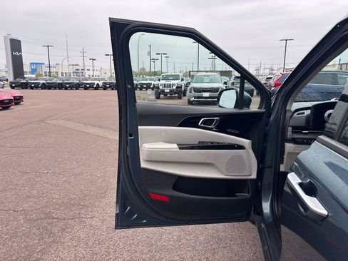 Used 2024 Kia Carnival SX FWD image 11