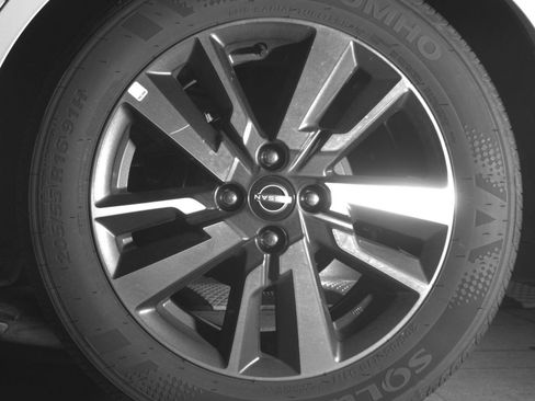 Used 2025 Nissan Versa SV FWD image 17
