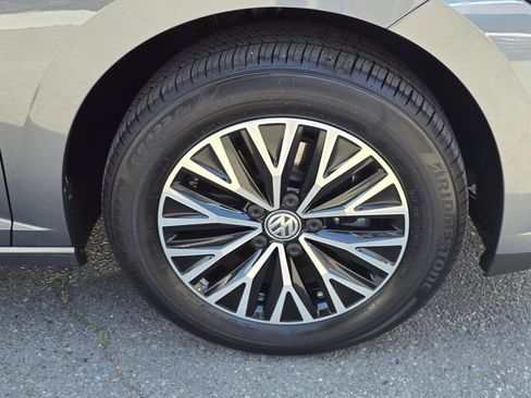 Used 2020 Volkswagen Jetta SE w/ SE Cold Weather Package FWD image 9