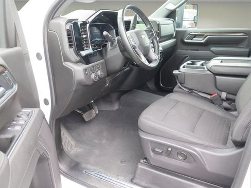 Used 2025 Chevrolet Silverado 2500 LT w/ Convenience Package AWD/4WD image 10