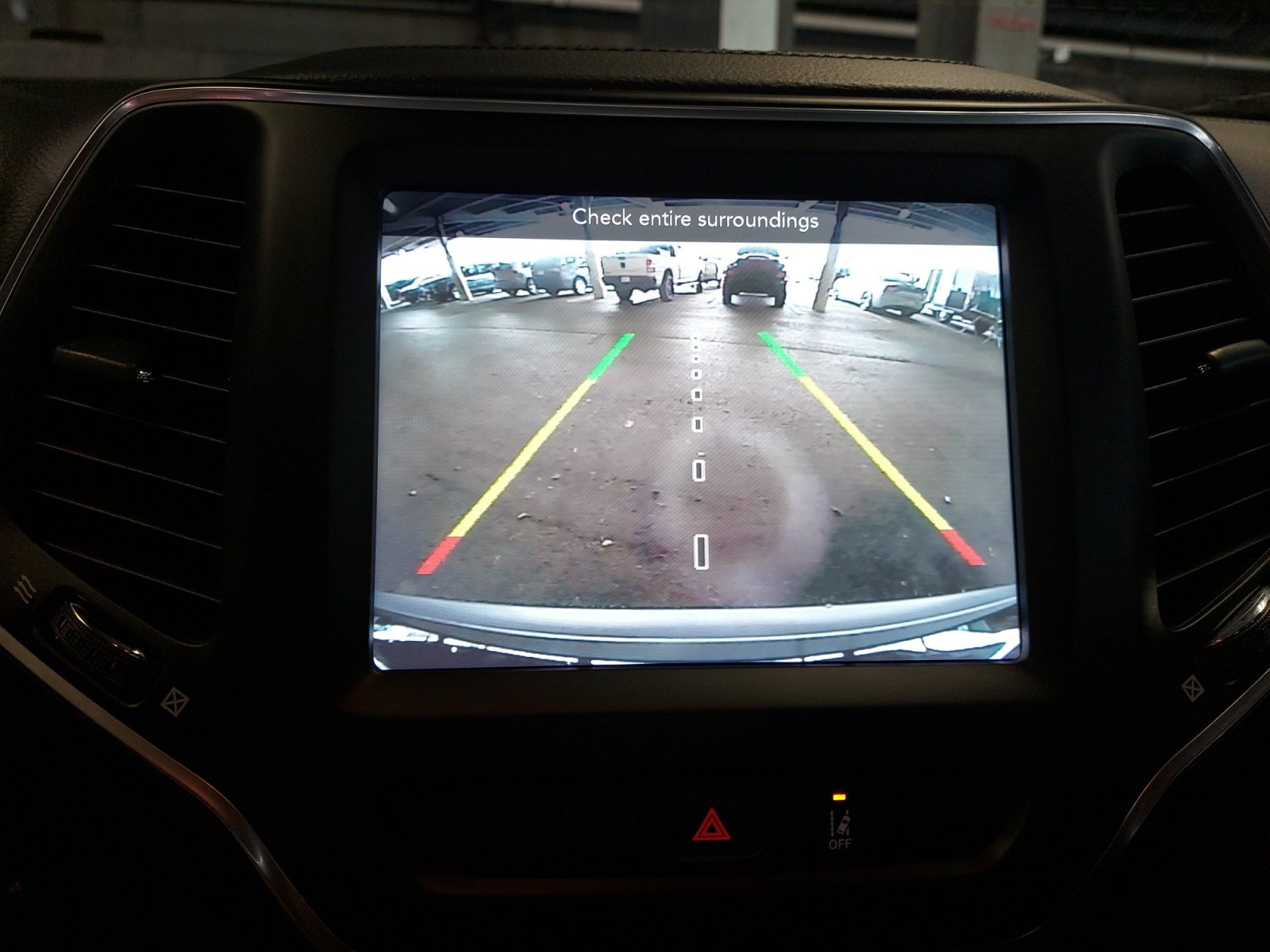 Used 2022 Jeep Cherokee Latitude AWD/4WD image 14