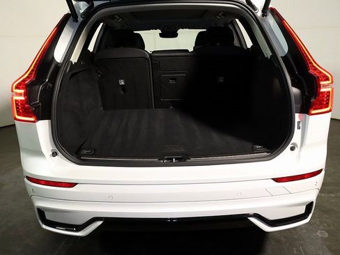 Used 2025 Volvo XC60 B5 Plus image 29