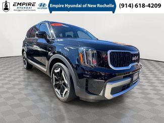 Used 2023 Kia Telluride EX w/ EX Captain's Chair Package AWD/4WD video 1