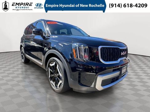 Used 2023 Kia Telluride EX w/ EX Captain's Chair Package AWD/4WD image 1