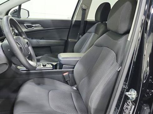 Used 2025 Kia Sportage LX FWD image 16