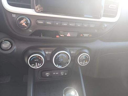 Used 2024 Hyundai Venue Limited FWD image 23