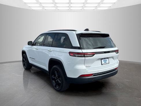 Used 2022 Jeep Grand Cherokee Altitude image 6