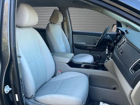 Used 2016 Kia Sedona LX w/ LX Convenience Package image 28