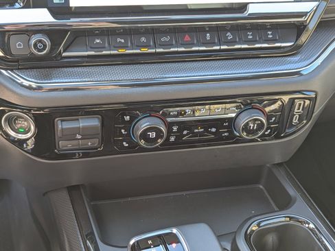 Used 2023 Chevrolet Silverado 1500 ZR2 AWD/4WD image 24