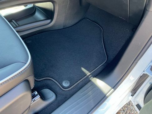 New 2027 Chrysler Pacifica Limited FWD image 12