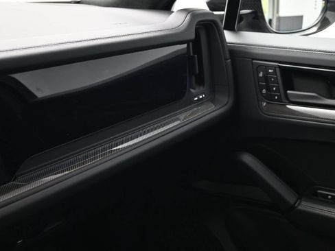 Certified 2025 Porsche Cayenne Turbo GT AWD/4WD image 24