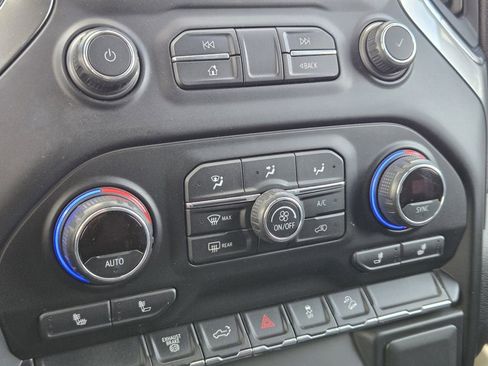 Used 2021 Chevrolet Silverado 2500 LT w/ Convenience Package image 12