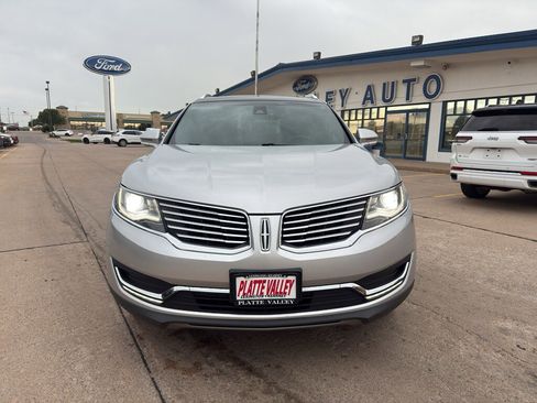 Used 2016 Lincoln MKX Reserve w/ Climate Package FWD image 3