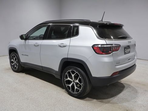 Used 2025 Jeep Compass Limited AWD/4WD image 4