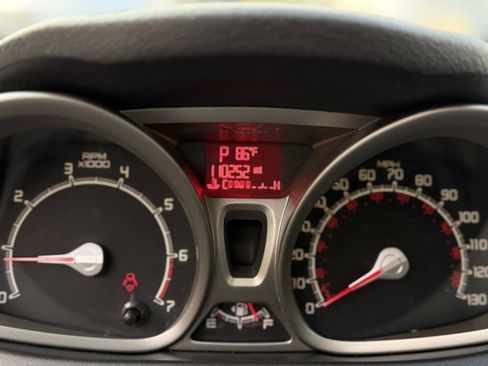 Used 2013 Ford Fiesta SE FWD image 11
