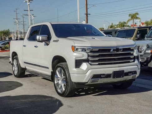 Used 2023 Chevrolet Silverado 1500 High Country w/ High Country Premium Package image 3