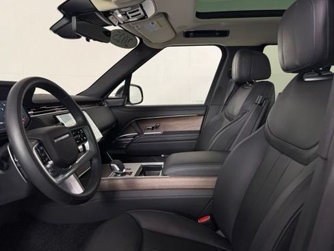Used 2025 Land Rover Range Rover SE AWD/4WD image 5