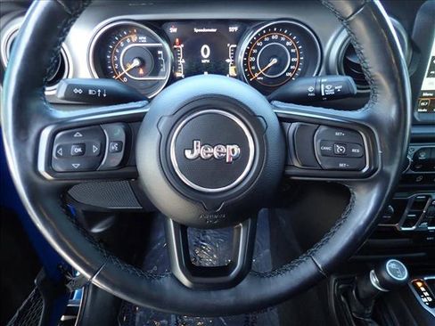 Used 2021 Jeep Gladiator Willys image 11