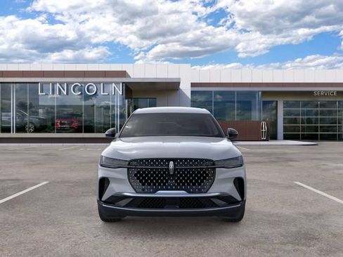 Used 2026 Lincoln Nautilus Premier AWD/4WD image 6