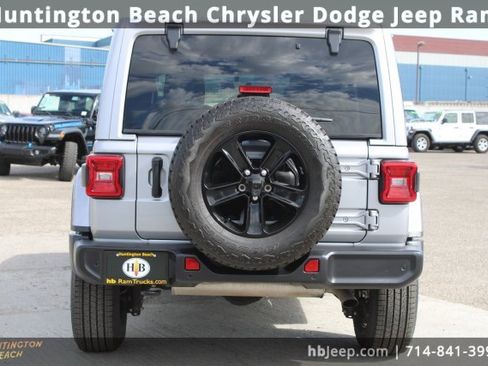 Used 2021 Jeep Wrangler Unlimited Sahara image 4