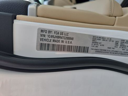 New 2026 Jeep Grand Cherokee Limited w/ Luxury Tech Group II image 37