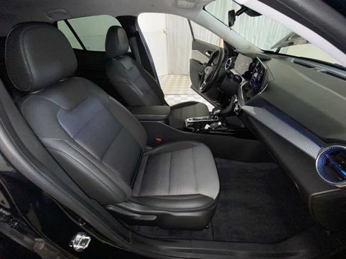Used 2024 Chevrolet Trax LT w/ Driver Confidence Package FWD image 37