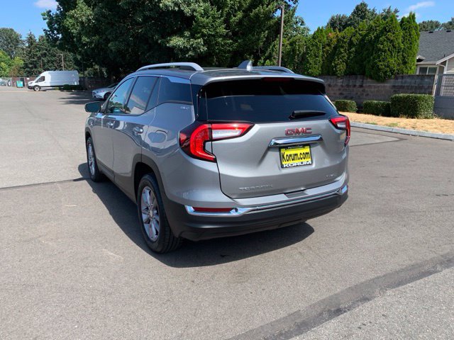 Used 2024 GMC Terrain SLT AWD/4WD image 3