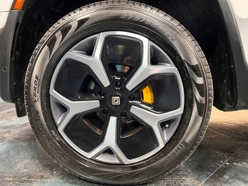 Used 2023 Rivian R1S Adventure image 33