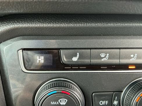 Used 2018 Volkswagen Tiguan SEL w/ 3rd Row Seat Package image 30