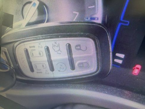 Used 2023 Chrysler Voyager LX FWD image 8