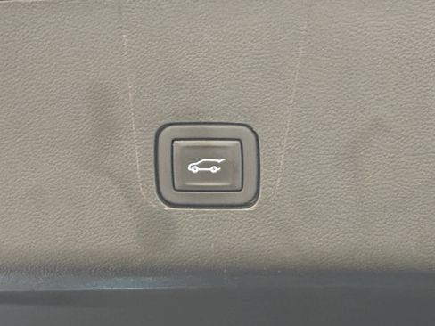 Used 2023 Chevrolet Traverse LT FWD image 8