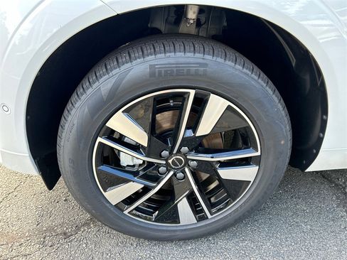 New 2026 Volvo XC60 B5 Plus w/ Protection Package Premier image 9