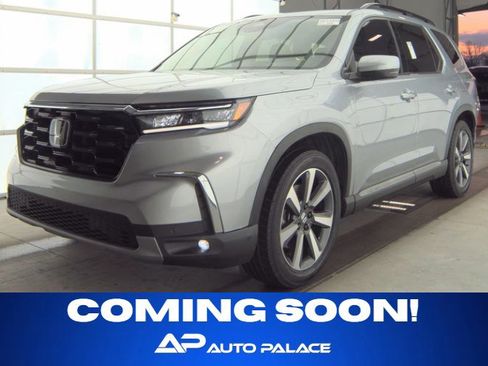 Used 2025 Honda Pilot Touring image 1