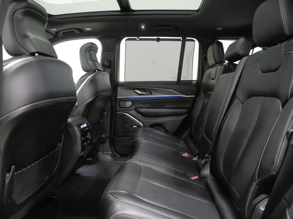 Used 2022 Jeep Grand Cherokee Overland w/ Luxury Tech Group IV AWD/4WD image 26