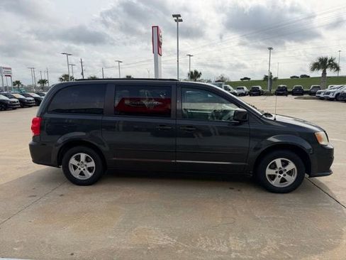 Used 2012 Dodge Grand Caravan SXT image 6
