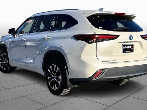 Used 2021 Toyota Highlander XLE image 11