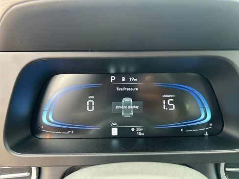 Used 2025 Hyundai Elantra Sport FWD image 18