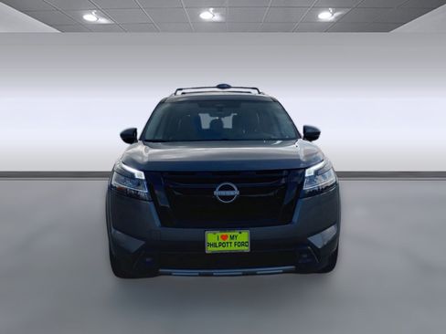 Used 2024 Nissan Pathfinder Platinum image 6